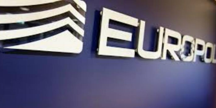 Europol: Η κατ'οίικον καραντίνα μπορεί να ενισχύει τη ριζοσπαστικοποίηση